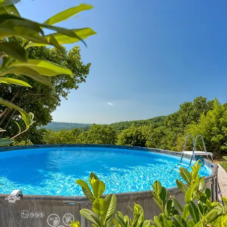 Mario & Ana House בית נופש