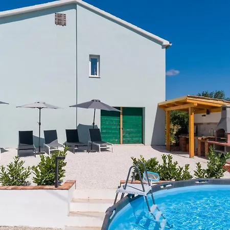 Mario & Ana House בית נופש *
